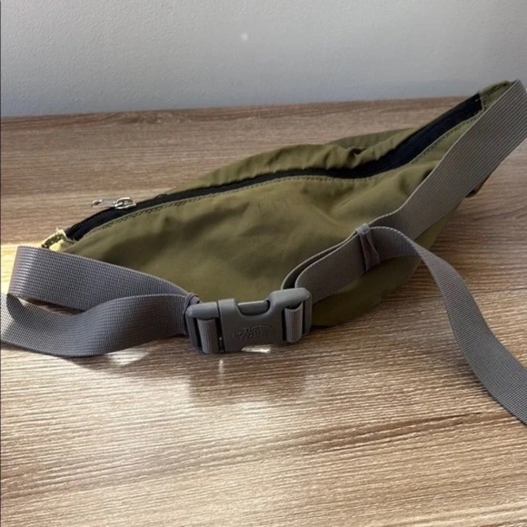 The North Face Olive Waist Bag - Picture 4 of 11